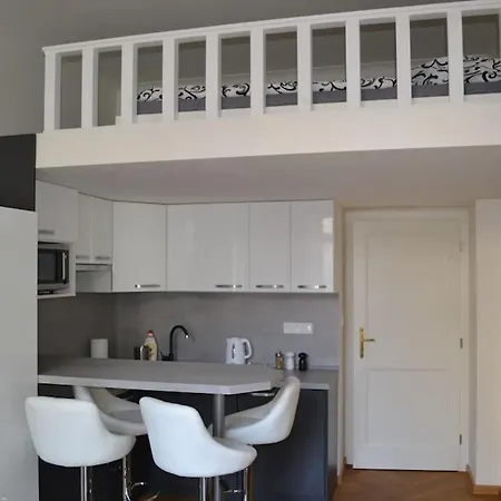 Apartamento Quiet In A Short Distance From The Praga